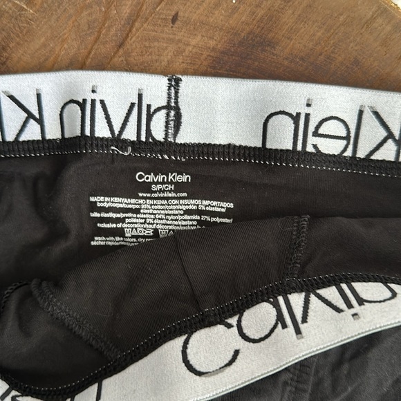 Calvin Klein - Picture 5 of 6